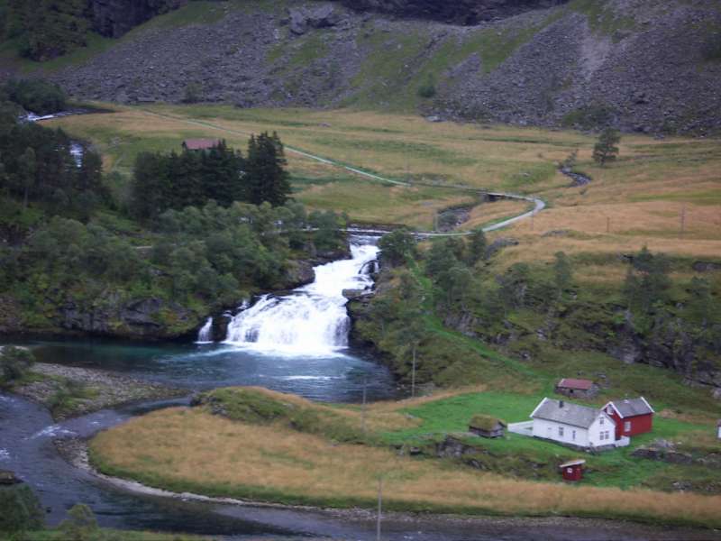 Vodopd v dol Flåm